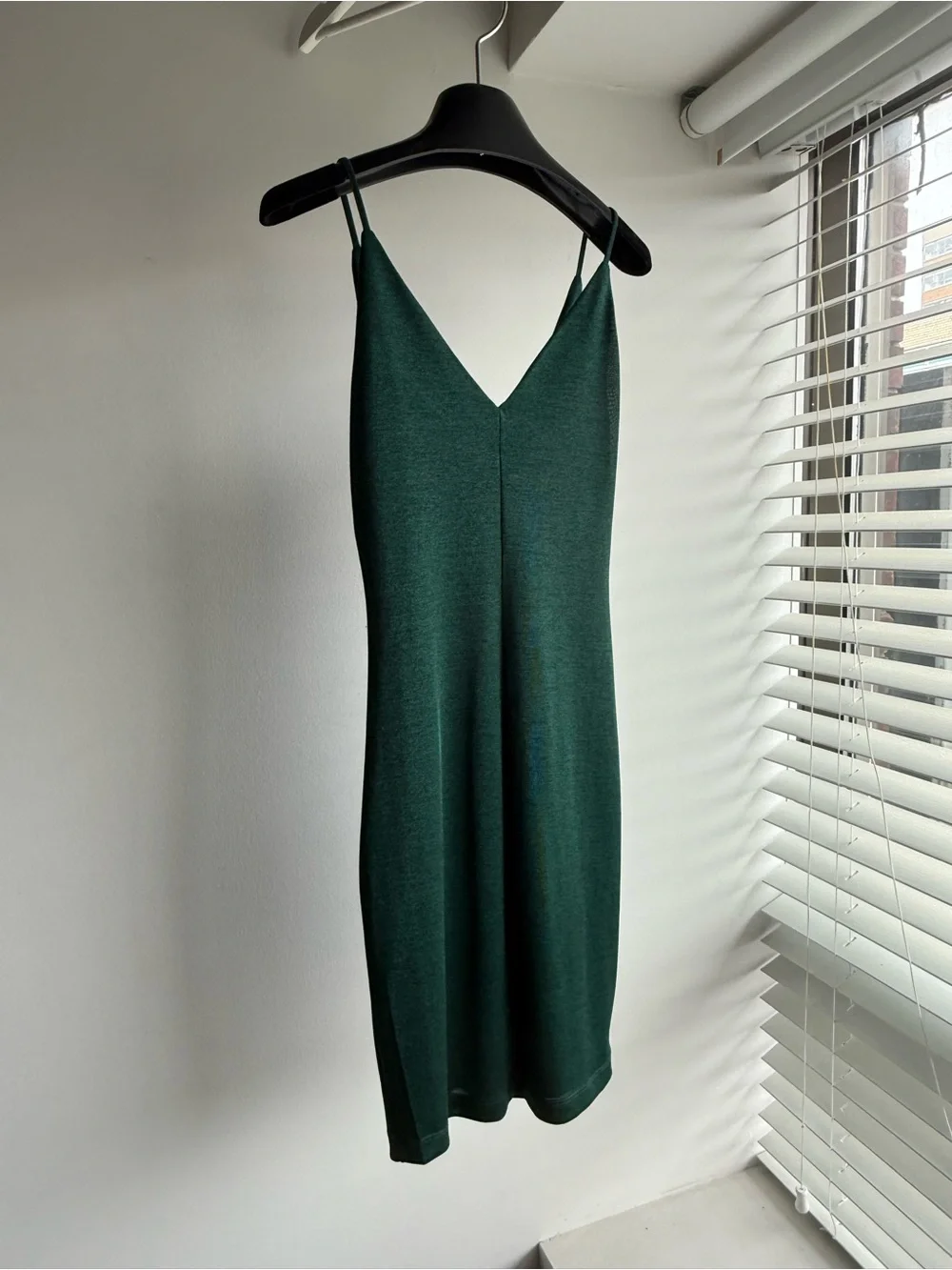 Dynamite Emerald Green Midi Dress - Picture 3 of 4